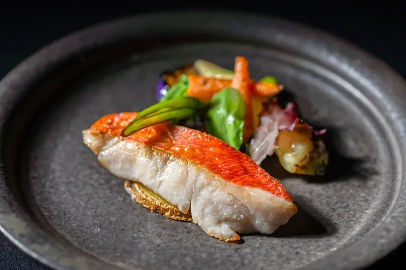 フレンチイノベーティブの技巧を駆使